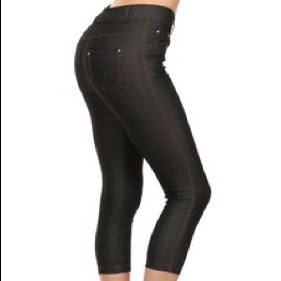 Pants - Black Capri Jeggings