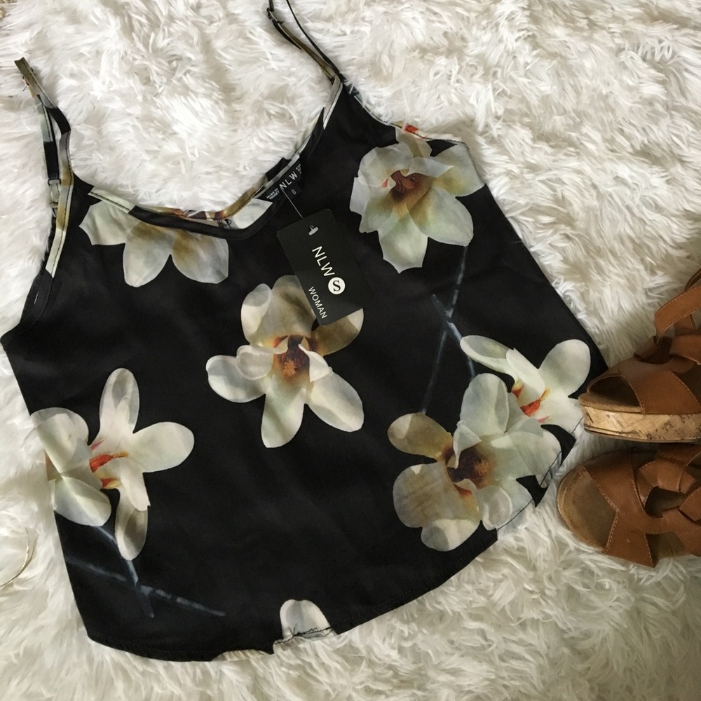🎉HP🎉 Tropical Floral Print Satin Top