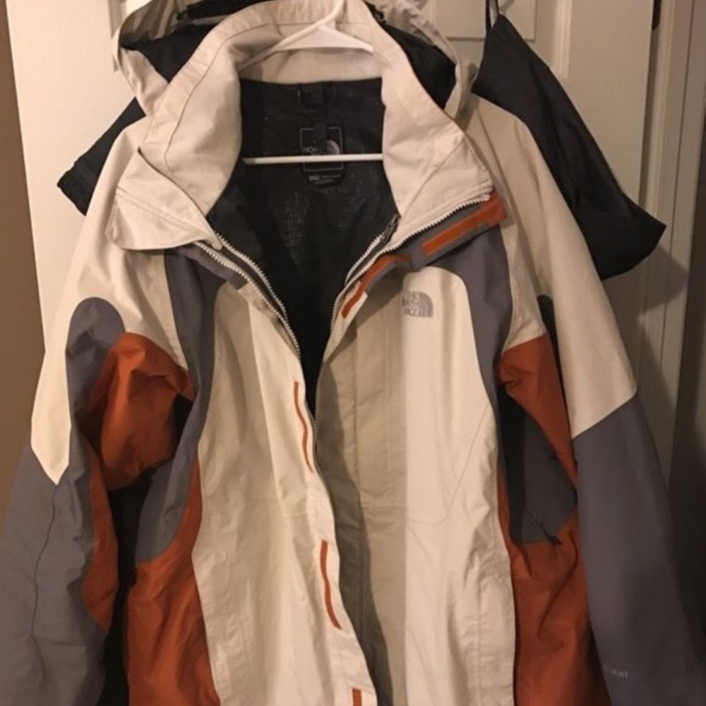 North face jacket size Xl but fits like a L
