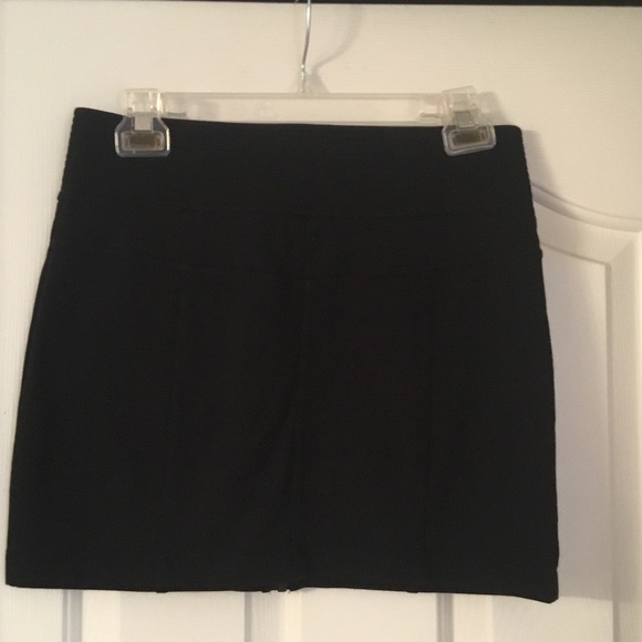 Mini skirt - Picture 2 of 2