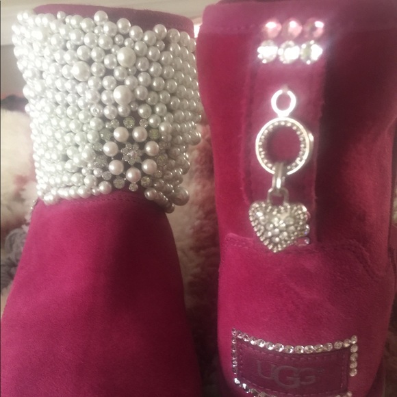 Custom made UGG boots hand pearled Swaroski crysta - Picture 4 of 4