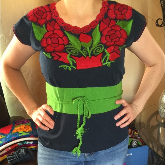 Blouses - Picture 2 of 6