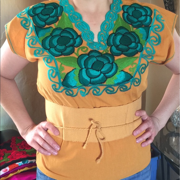 Blouses - Picture 5 of 6