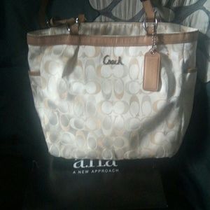 Classic Signature Coach FIRM ON PRICE