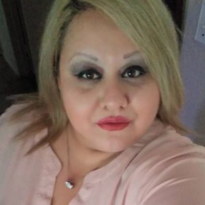 Meet your Posher, Adela