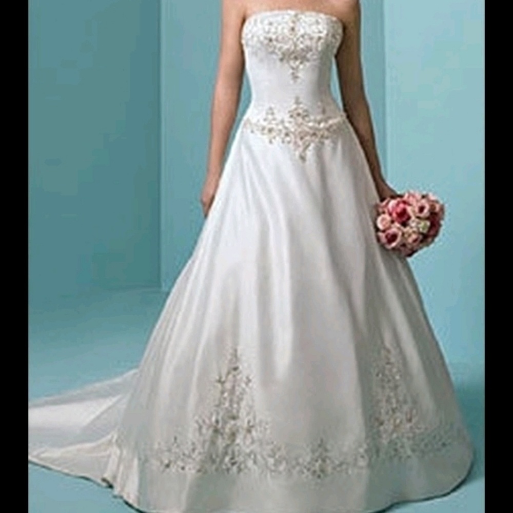 !!**NWT Alfred Angelo white wedding dress***!!