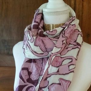 Gorgeous Dimri scarf, never worn