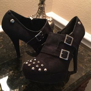 G BY GUESS BLACK STUDDED BOOTS!