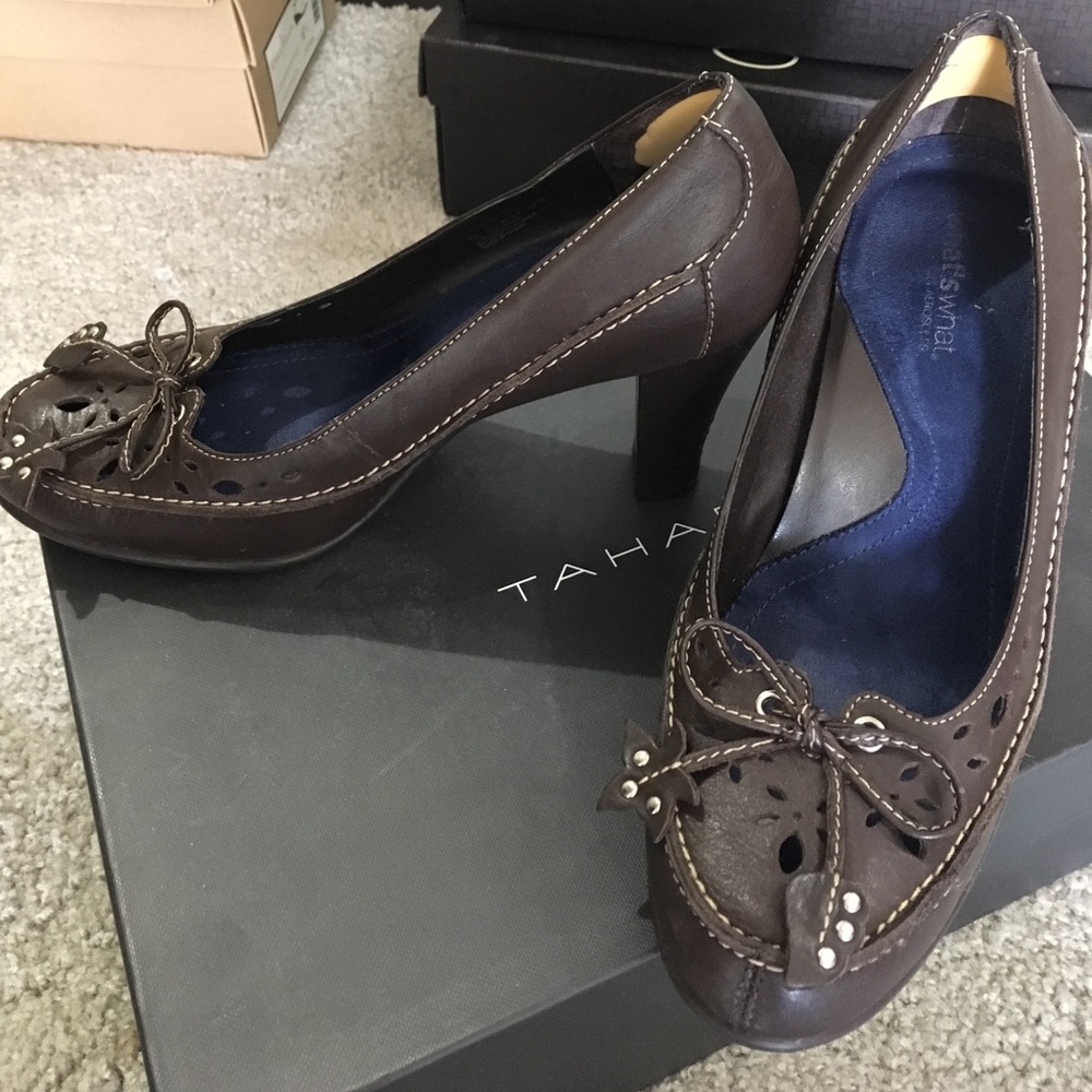 Aerosols brown heel with cute tassels size 7