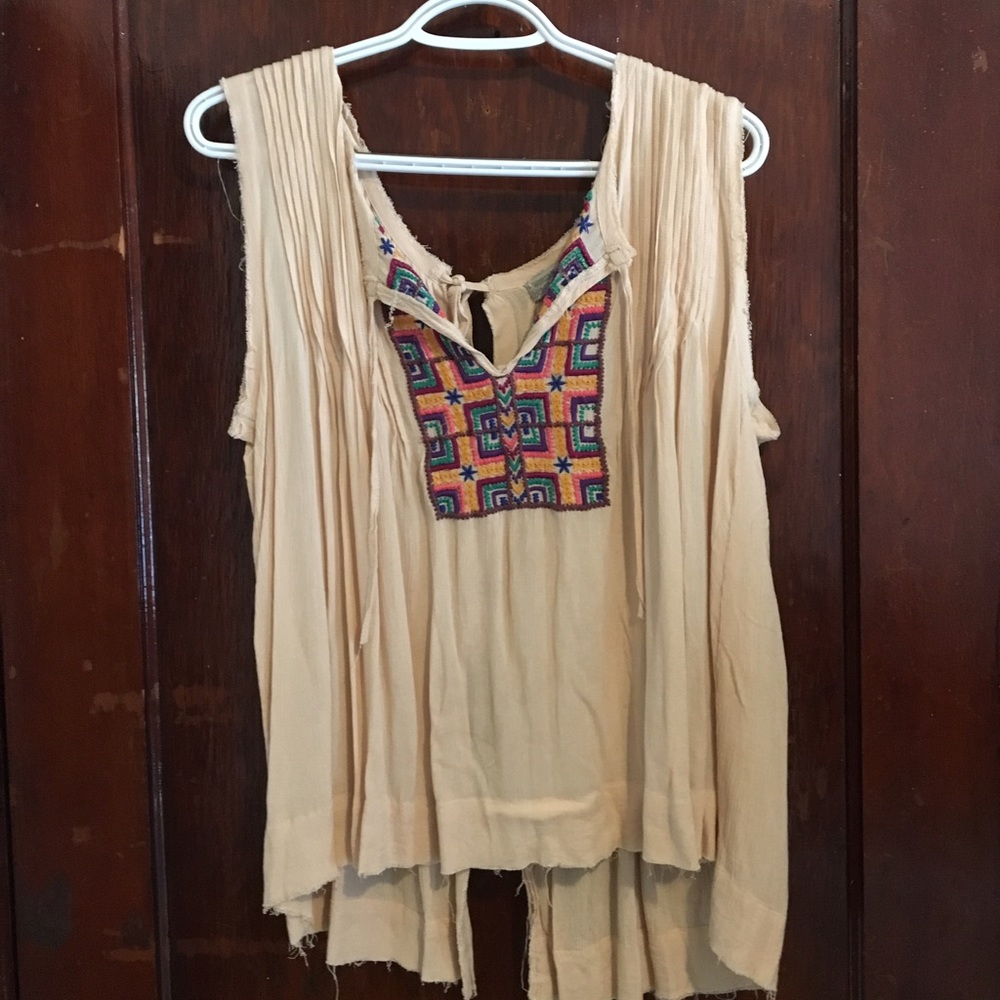 Open back cream/crocheted flowy top