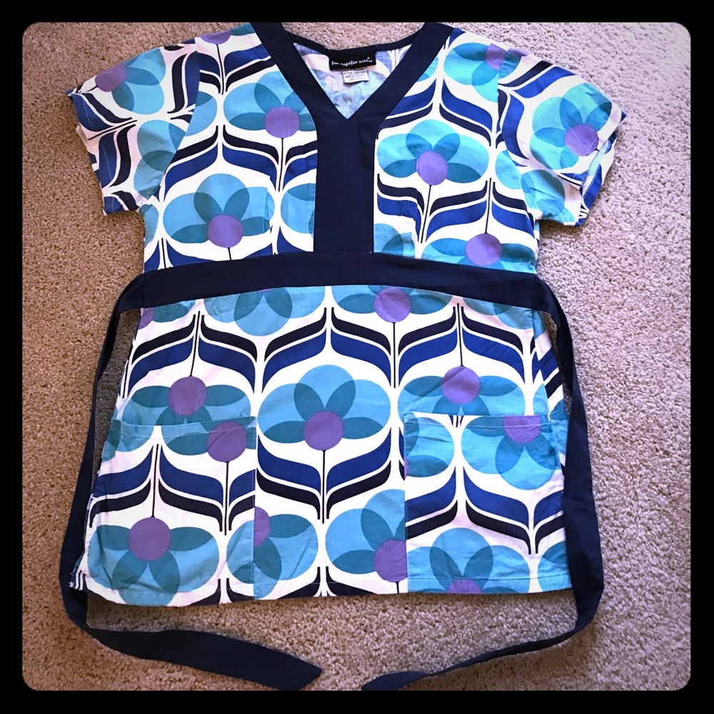 Los Angeles Rose scrub top