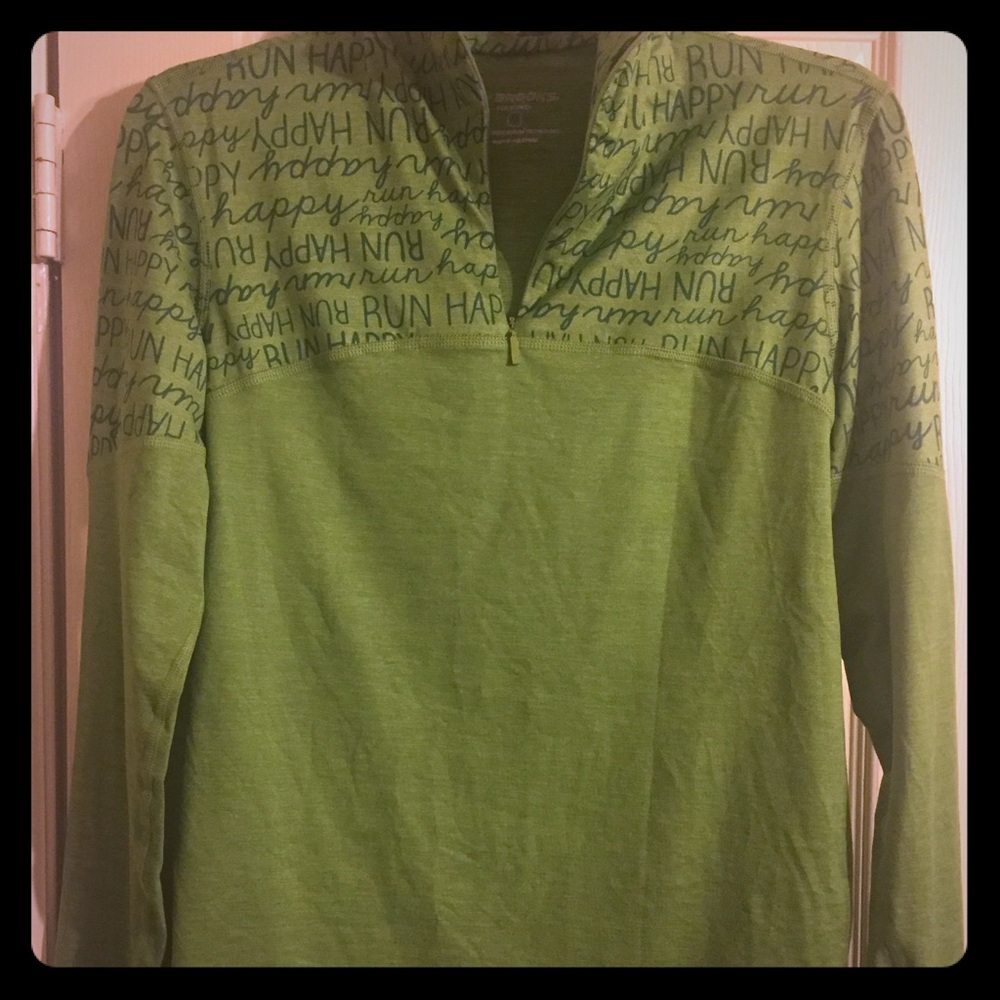 NEW Brooks running top