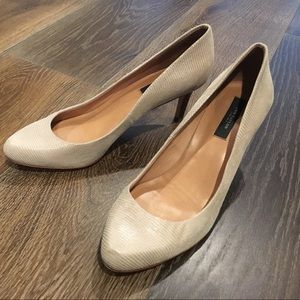 Ann Taylor nude snakeskin pumps
