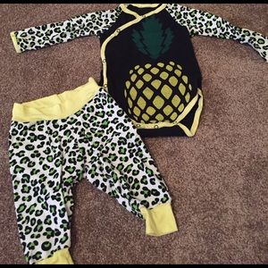 🍍Fun Etsy-made onesie and pant set