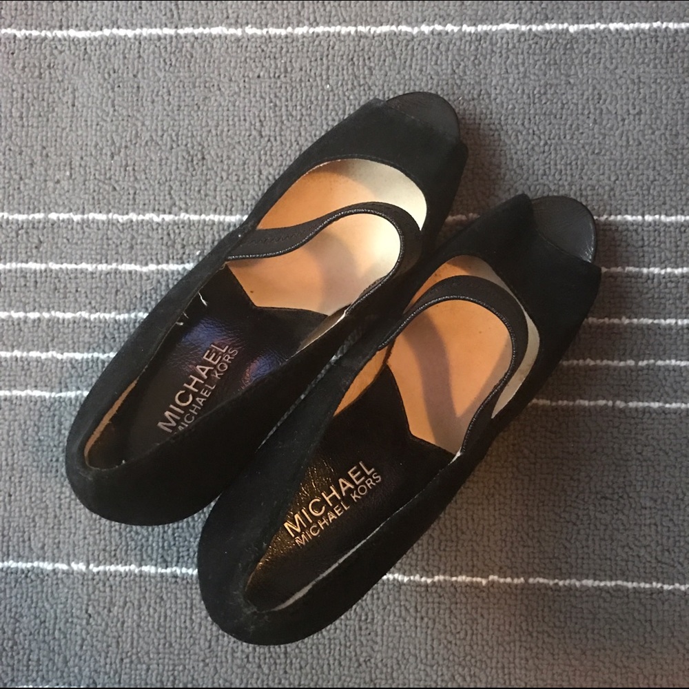 [SOLD] Michael Kors peep toe pump