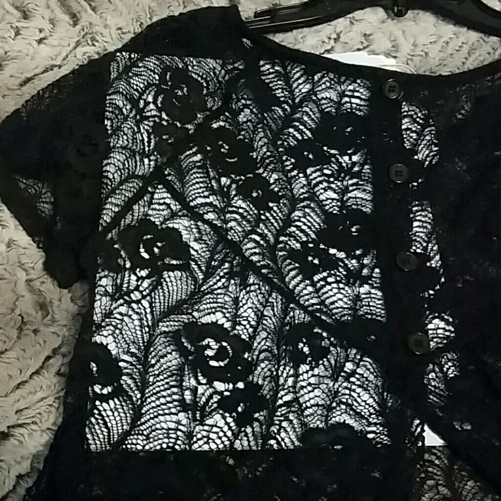 Black lace split-back sleeved crop with buttons - Picture 3 of 4