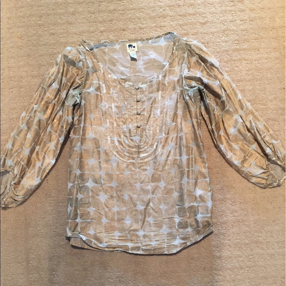 Lucky gold pattern shirt.