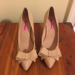 Betsey Johnson Nude Bow Heels Betsey Johnson Nude Bow Heels