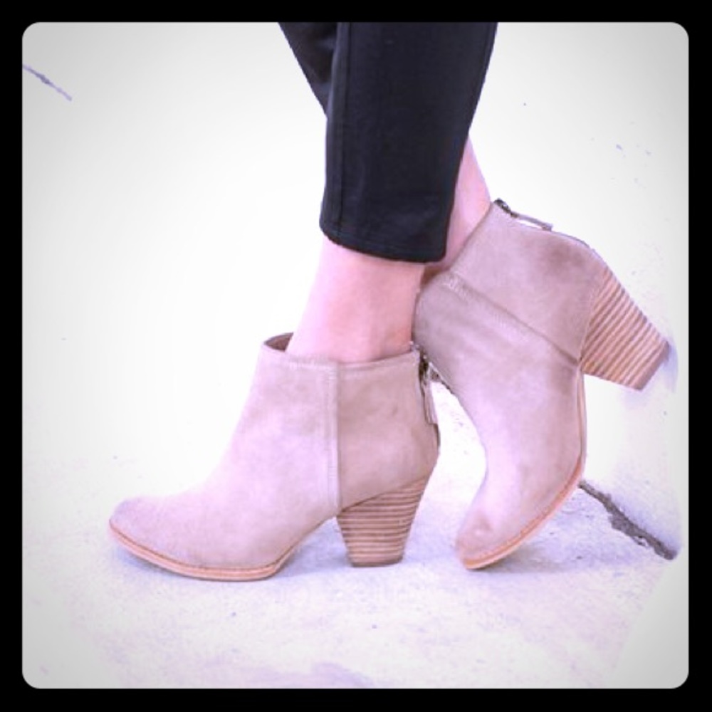 Roland booties by splendid 💜