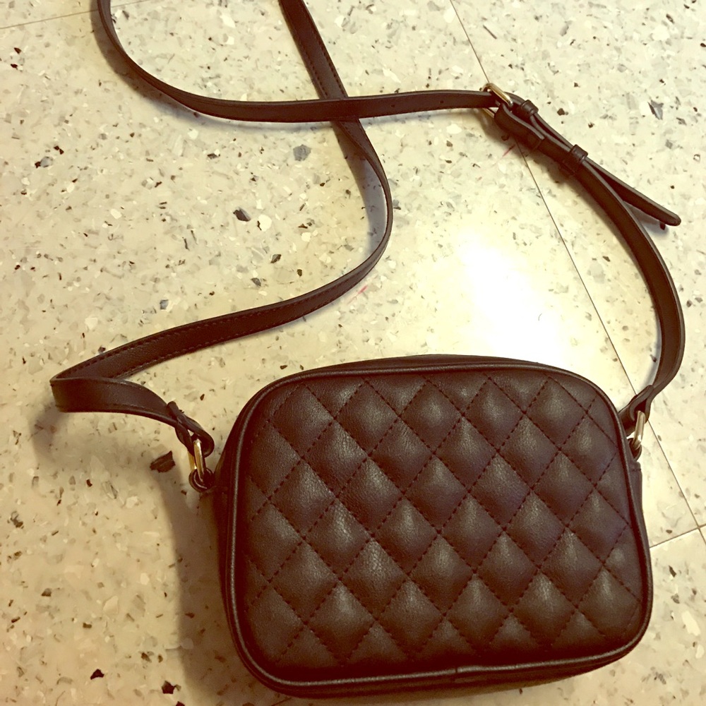 black cross body clutch