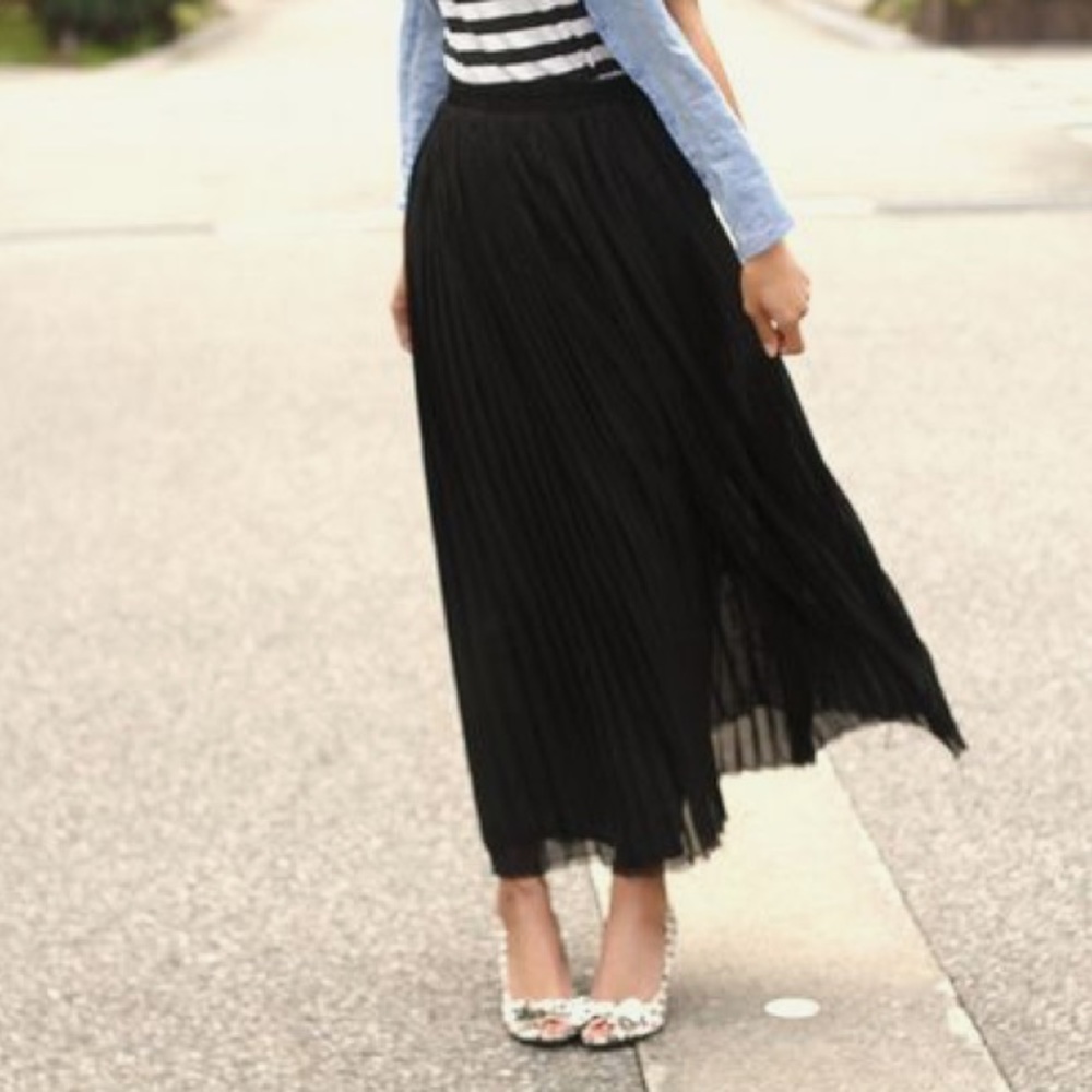 Black Pleated Maxi Skirt