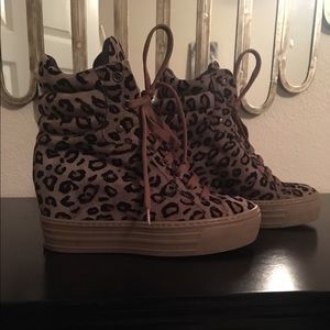 Steve Madden Leopard wedge sneakers Sz 7