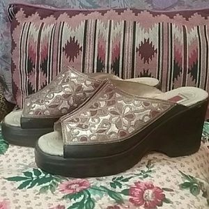 Artsy Gold Leather Wedge w/Applique Design
