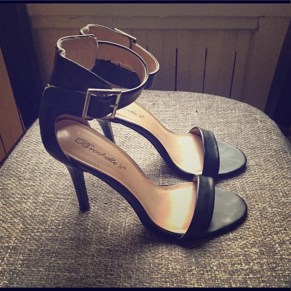 Black leather strap sandals heels