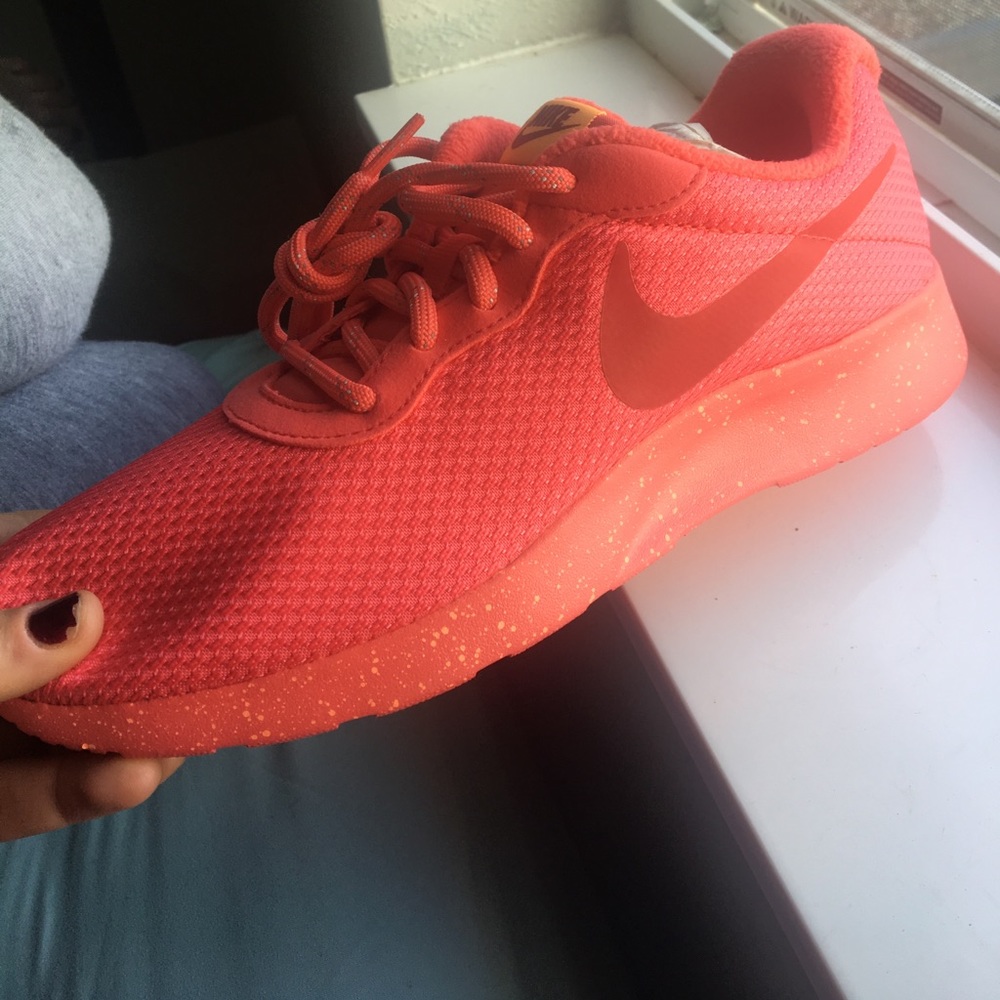 Nike Tanjun SE - Picture 2 of 5