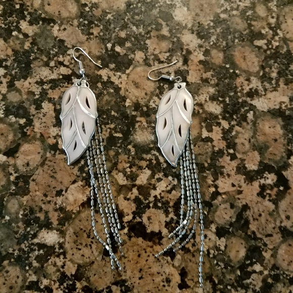 Jewelry - lavender dangle earrings