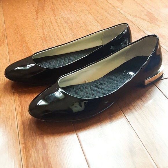 Zara Black Patent Flats With Gold Heel - Picture 4 of 4