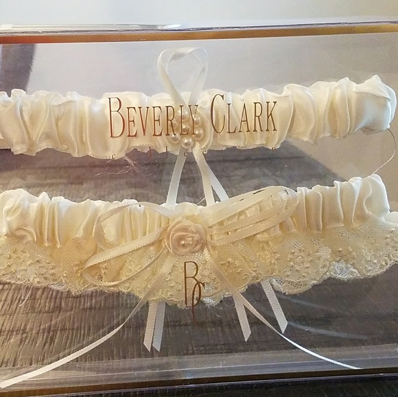 Garter set - Picture 2 of 3
