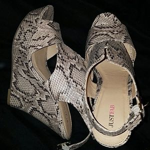 JustFab Faux Snake Skin Platform Sandals 11