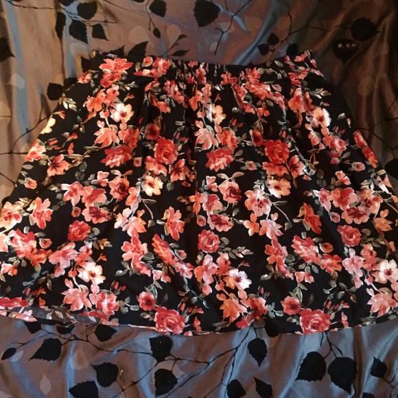 Floral skirt - Picture 2 of 3