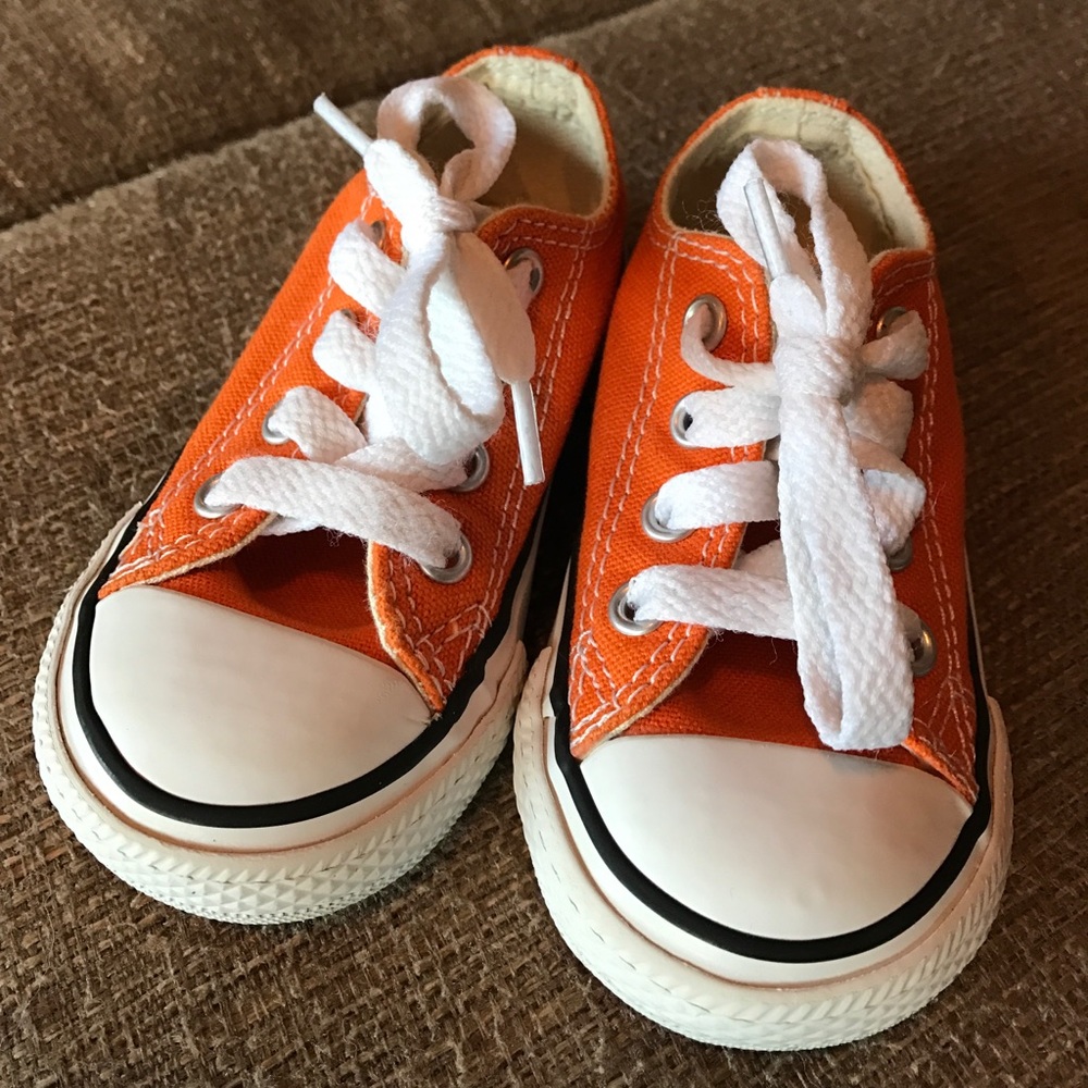 Exuberance orange Converse