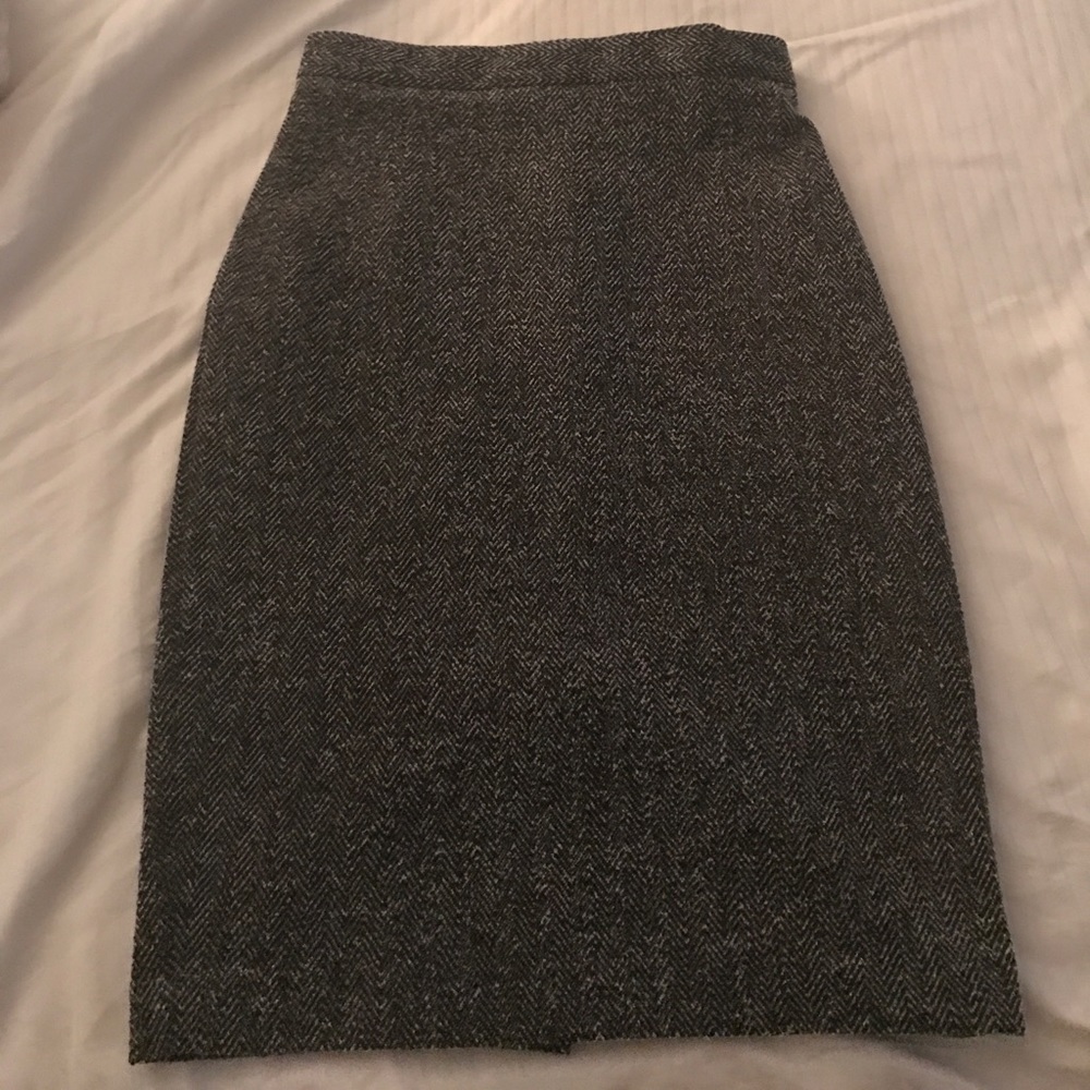 Banana Republic pencil skirt and chain necklace