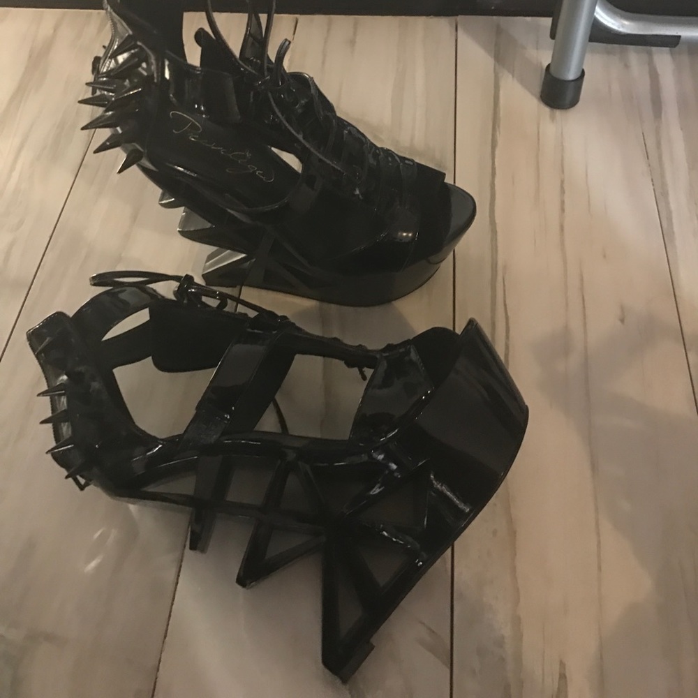 Black Super cute heels!!!  Heel is crazy