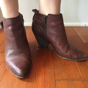⚡️FLASH SALE⚡️ Frye ankle boots