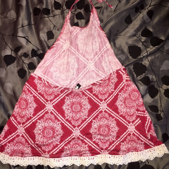 Halter top - Picture 2 of 3