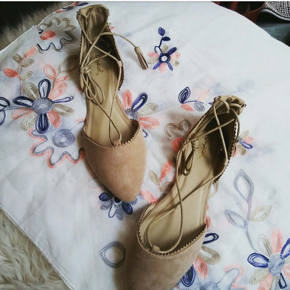 LAST PAIR!!//The Jessica Day// Taupe lace up Flats - Picture 2 of 6