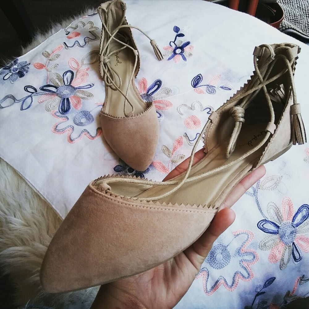 LAST PAIR!!//The Jessica Day// Taupe lace up Flats - Picture 4 of 6