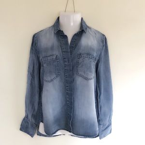 Price Drop ⬇️ Cloth & Stone Denim Chambray Top - M