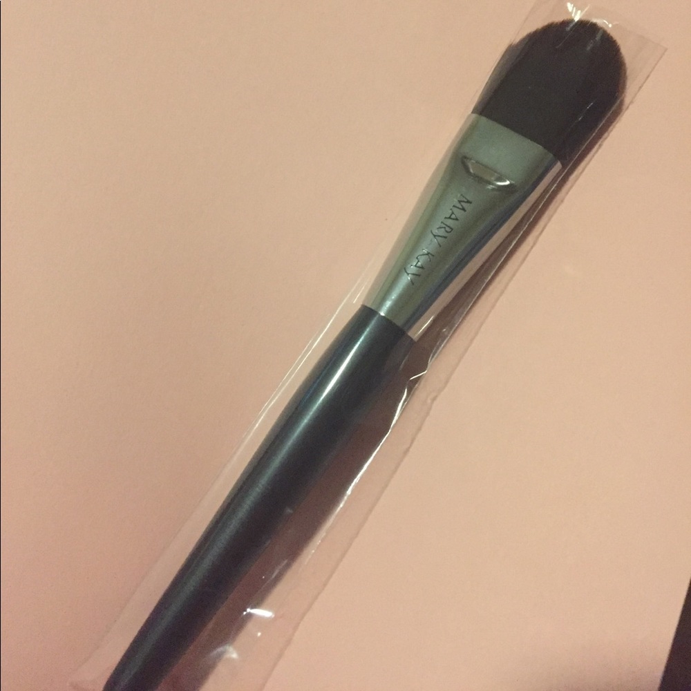 Mary Kay- liquid foundation brush