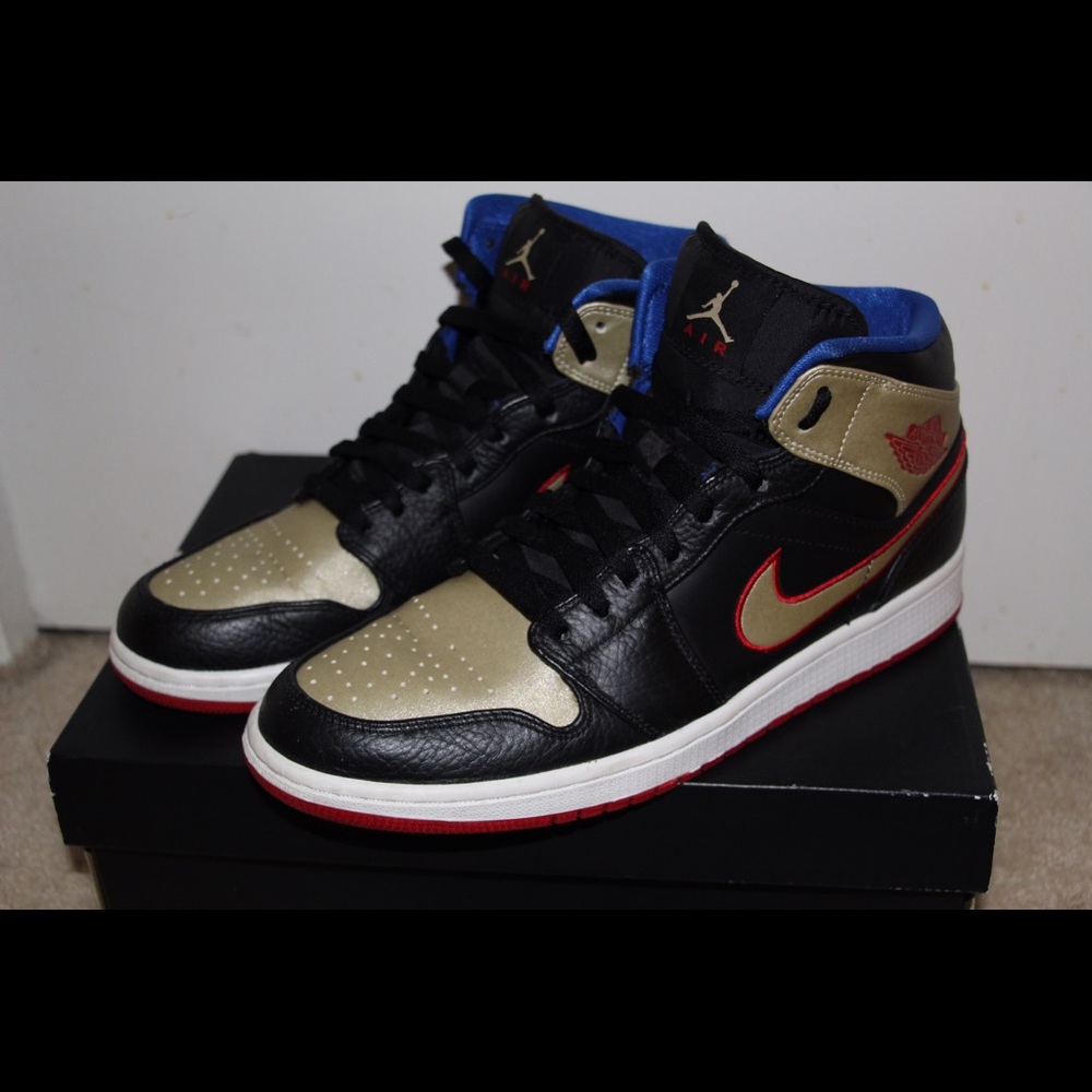 Air Jordan 1 "black/red/gold"