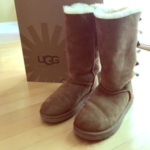 UGG Bailey Bow Tall size 7 chestnut color