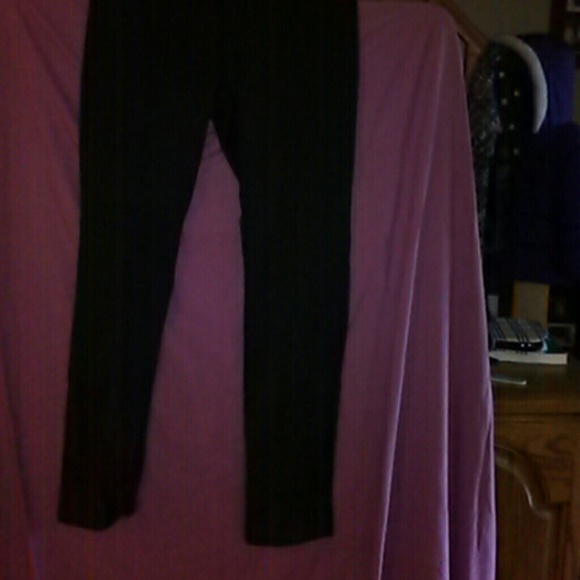 black pants - Picture 1 of 2