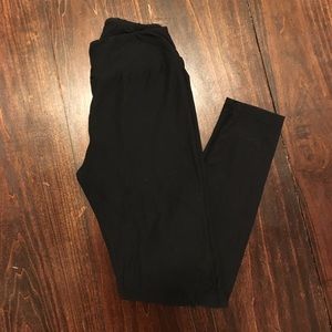 EUC solid black Lularoe OS Leggings Price Firm