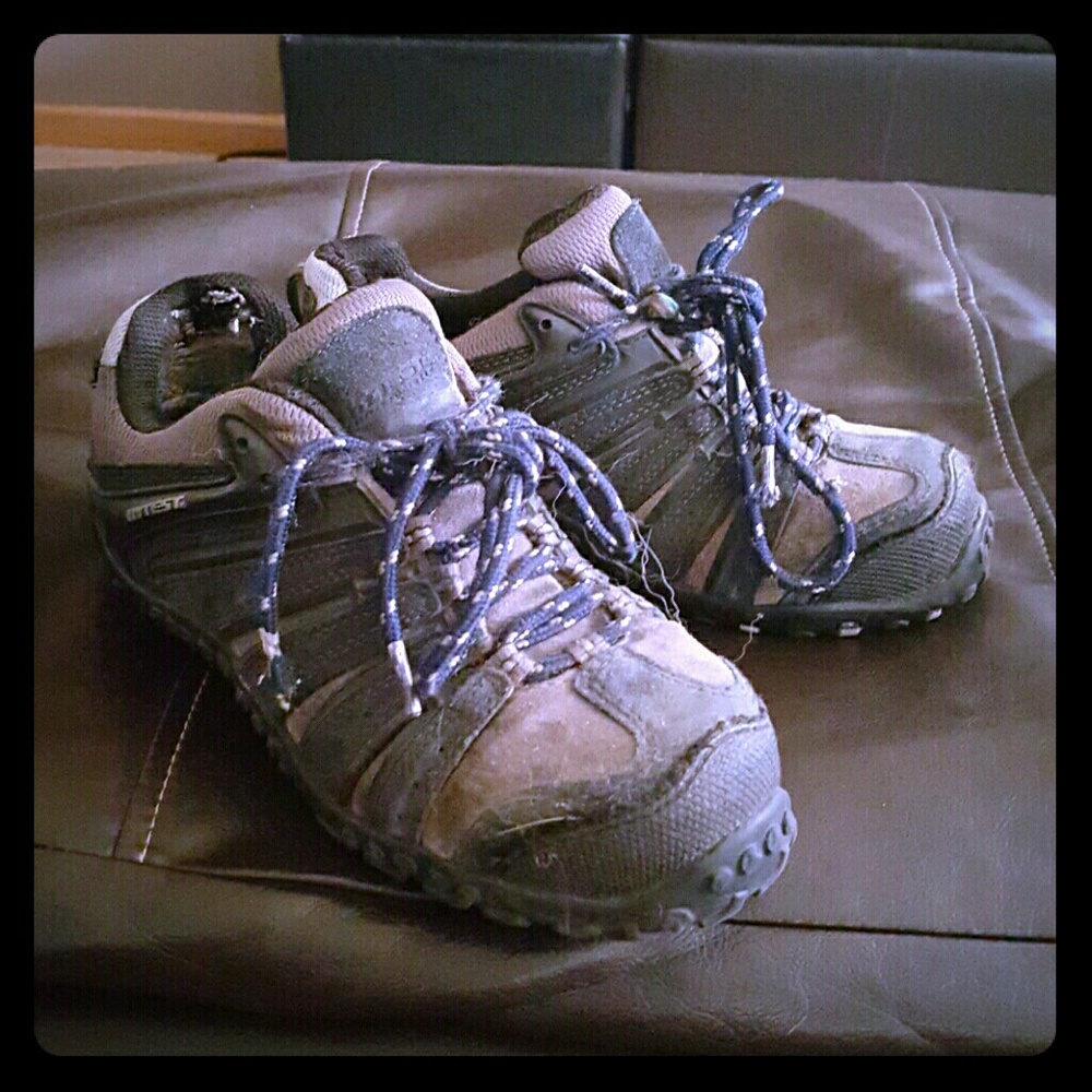 Hy test steel toe shoes
