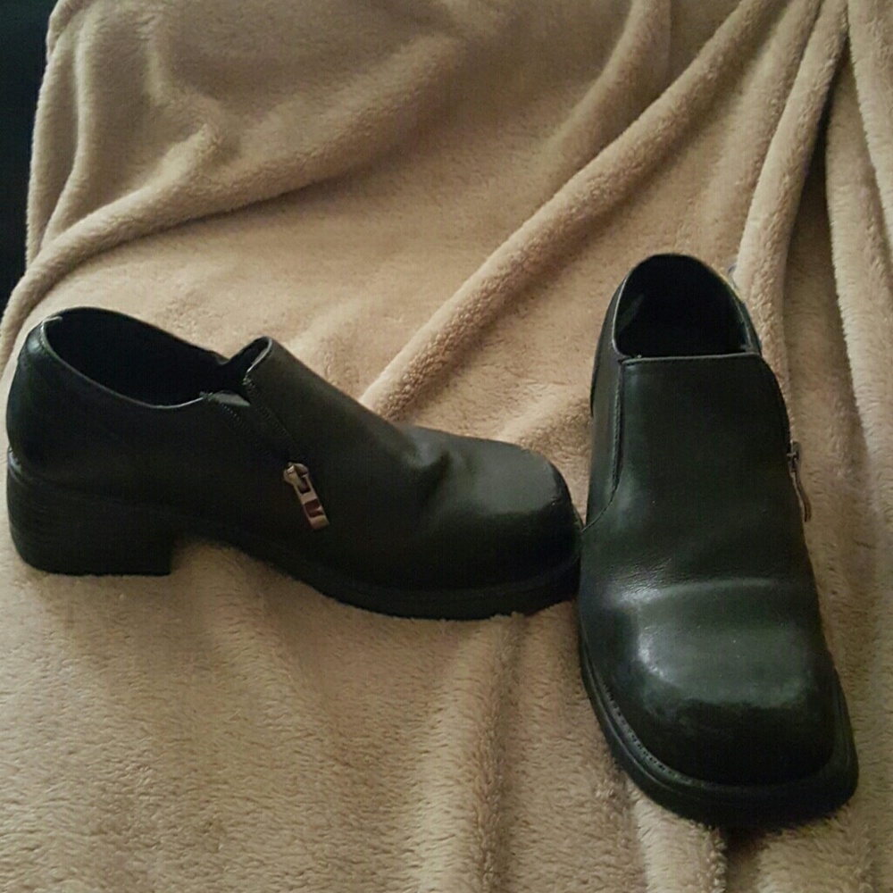 Steel toe shoes
