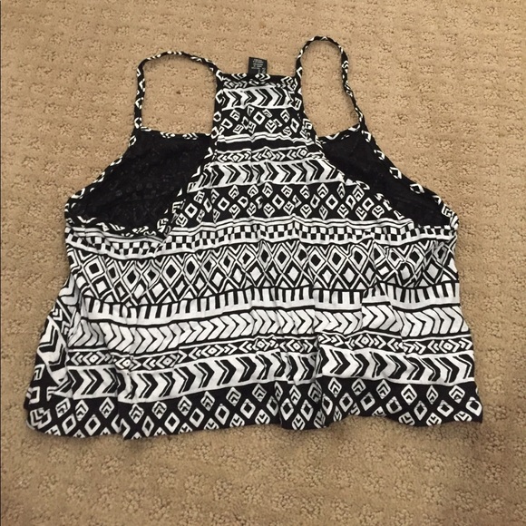 Forever 21 graphic print crop top - Picture 2 of 2